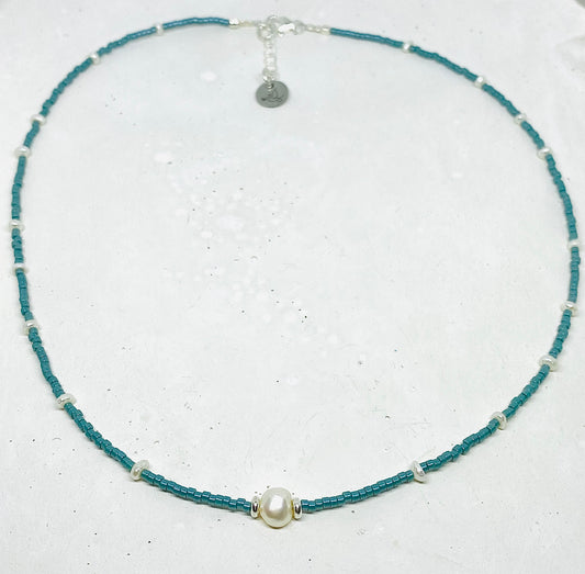 HOLIDAY TIME CHOKER